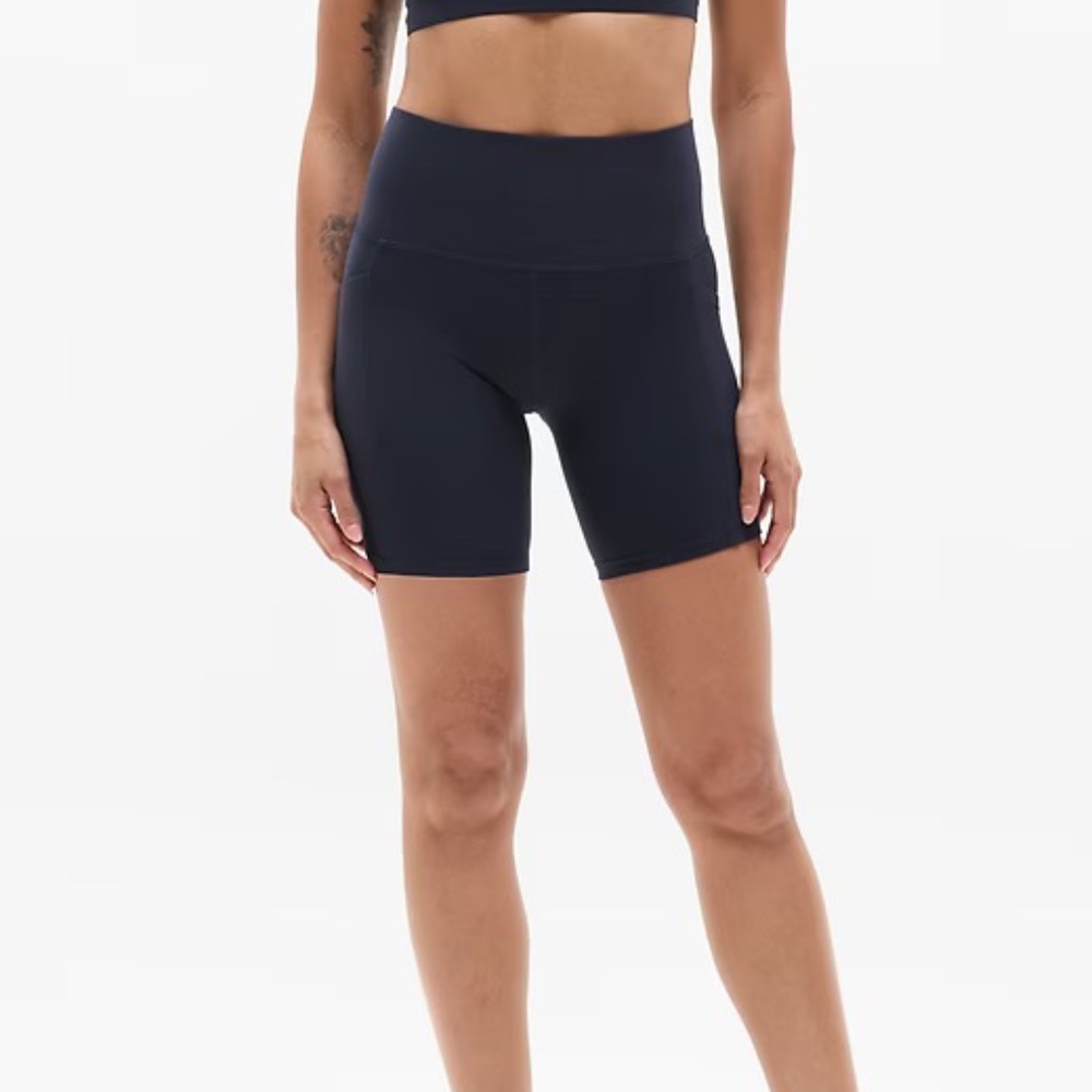 Athleta Salutation Stash 7" short NAVY size L